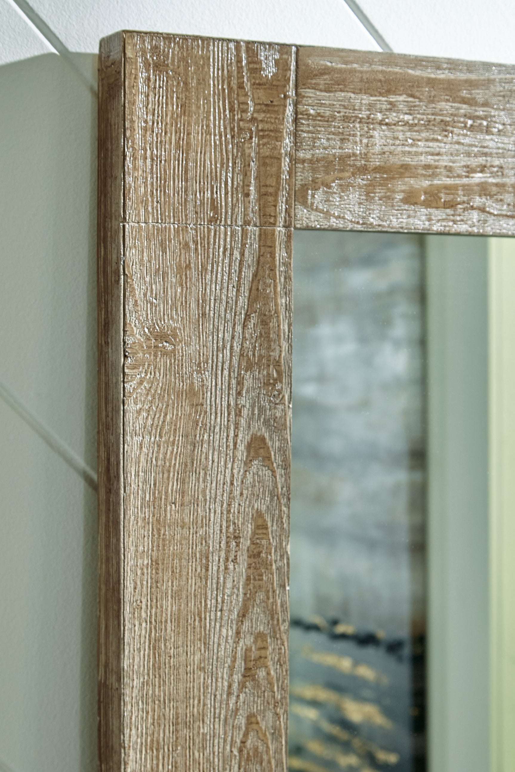 Waltleigh Mirror - Tampa Furniture Outlet