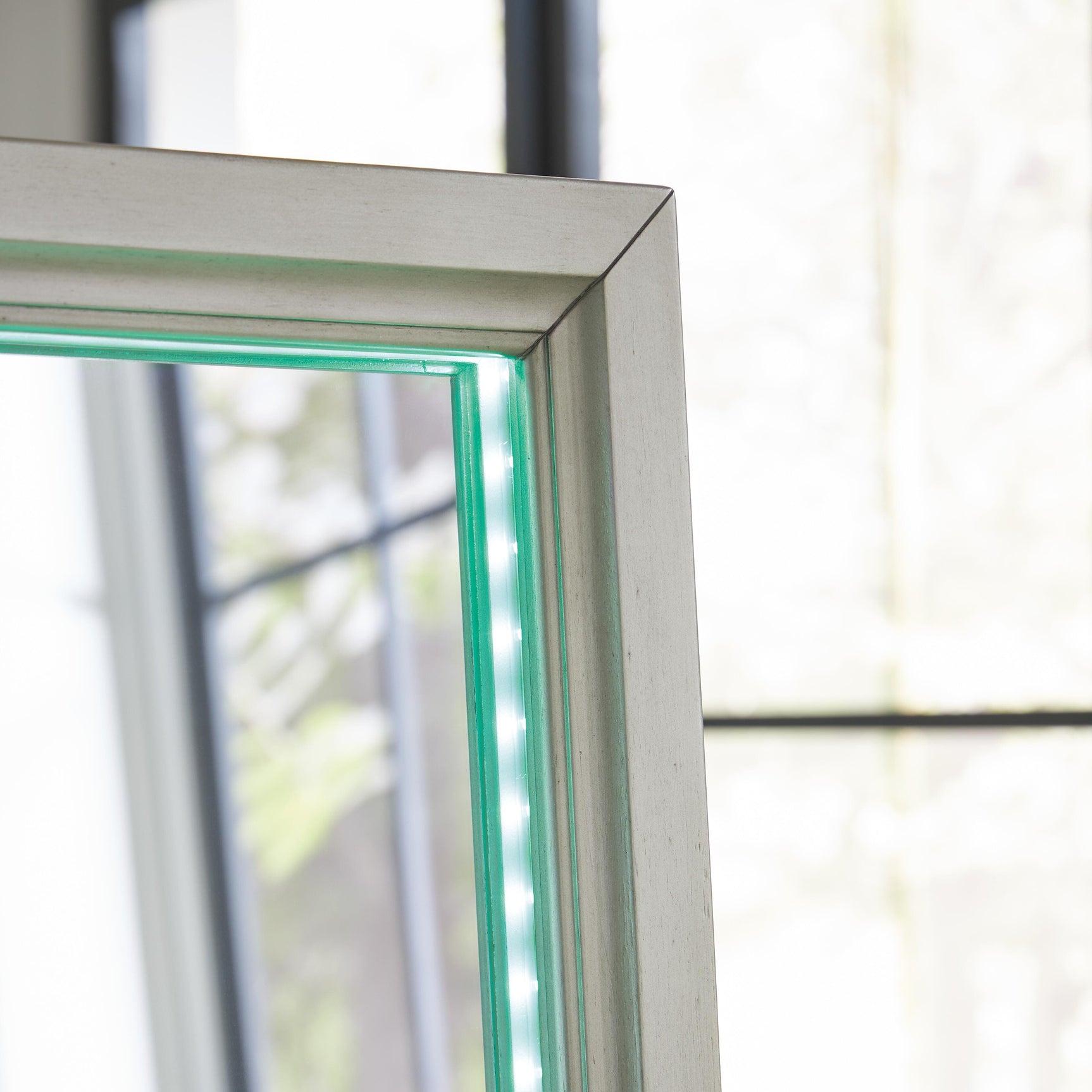 Evesen Mirror - Tampa Furniture Outlet