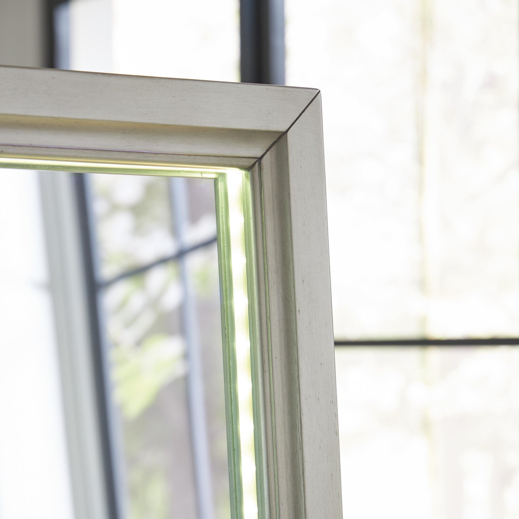 Evesen Mirror - Tampa Furniture Outlet