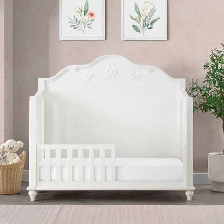 Alana Crib with Guardrails in White - Tampa Furniture Outlet