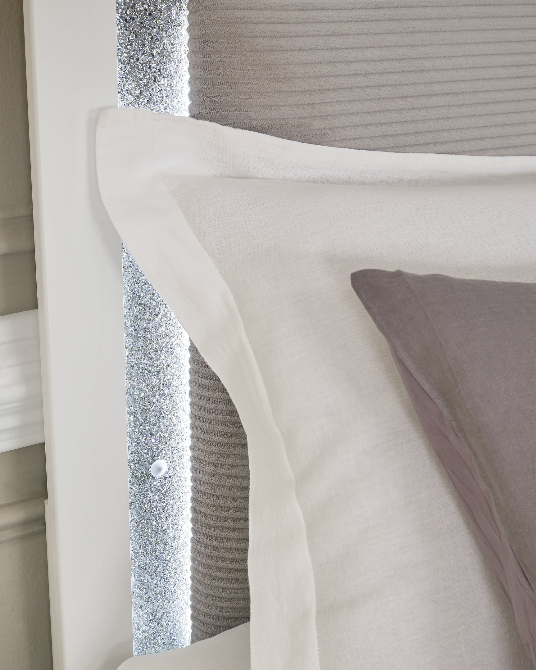 Maeling Bedroom - Tampa Furniture Outlet