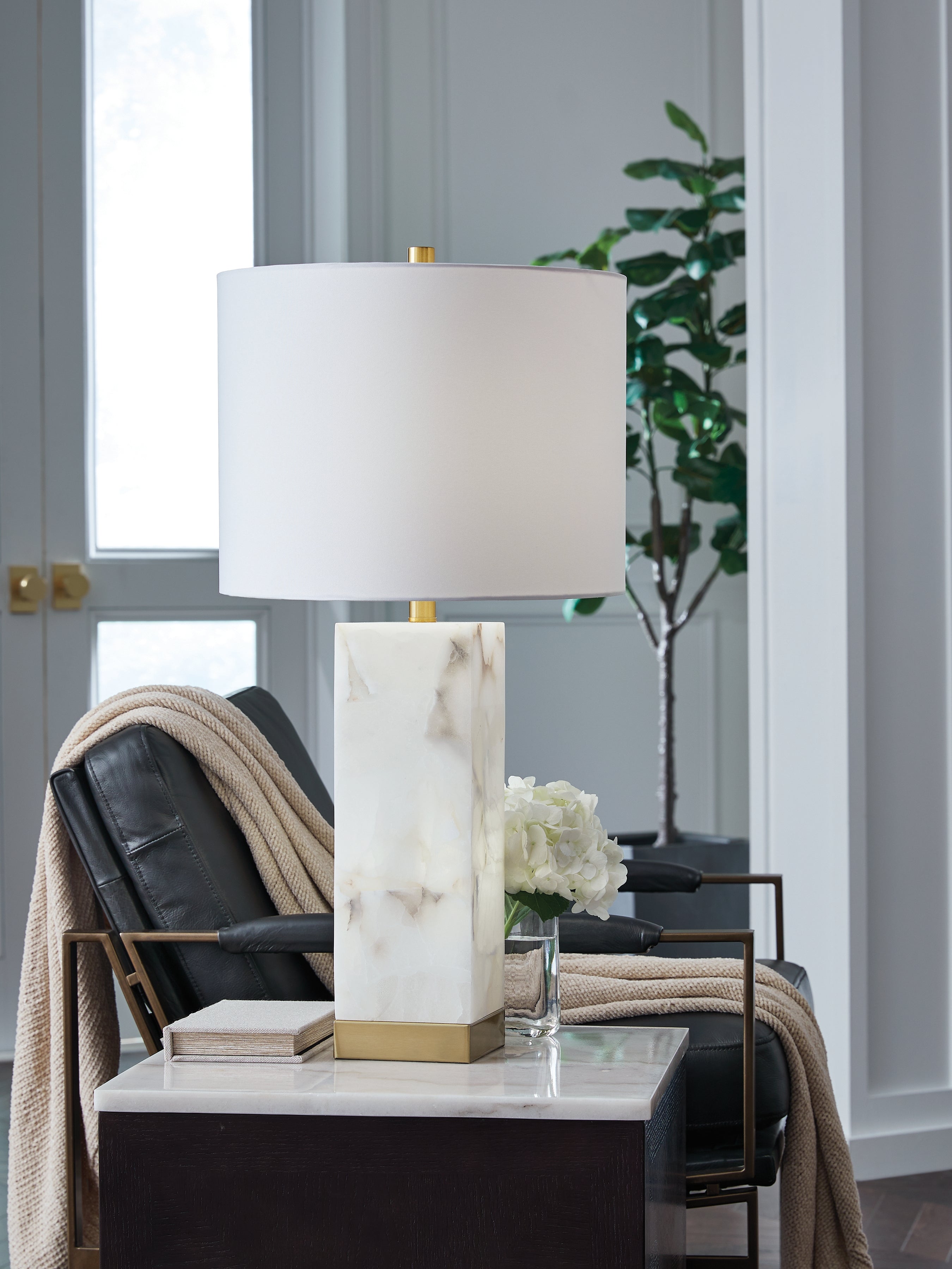 Ashley Furniture Linderfield Table Lamp - Thumbnail 2