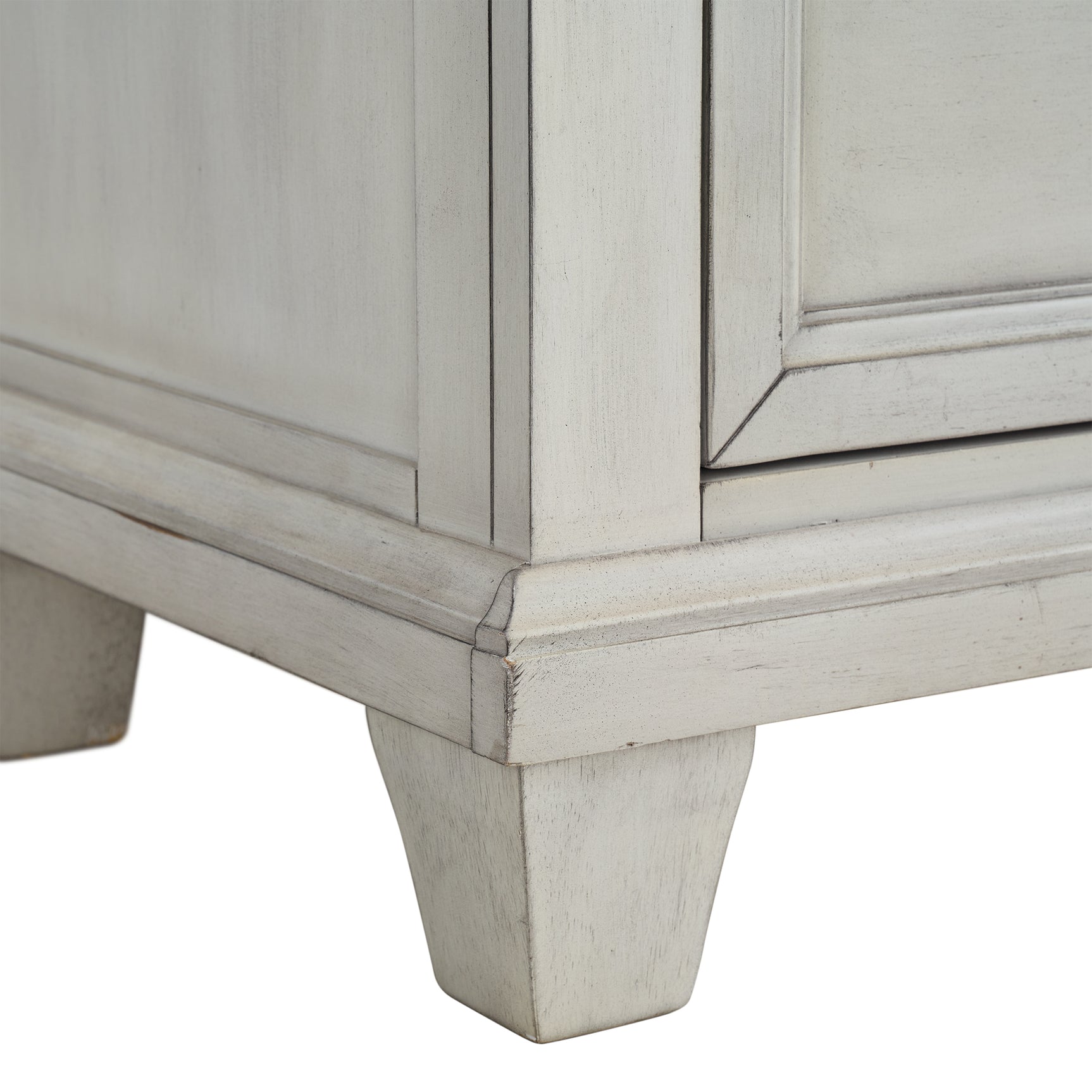 McCoy 5-Drawer Chest in Antique White