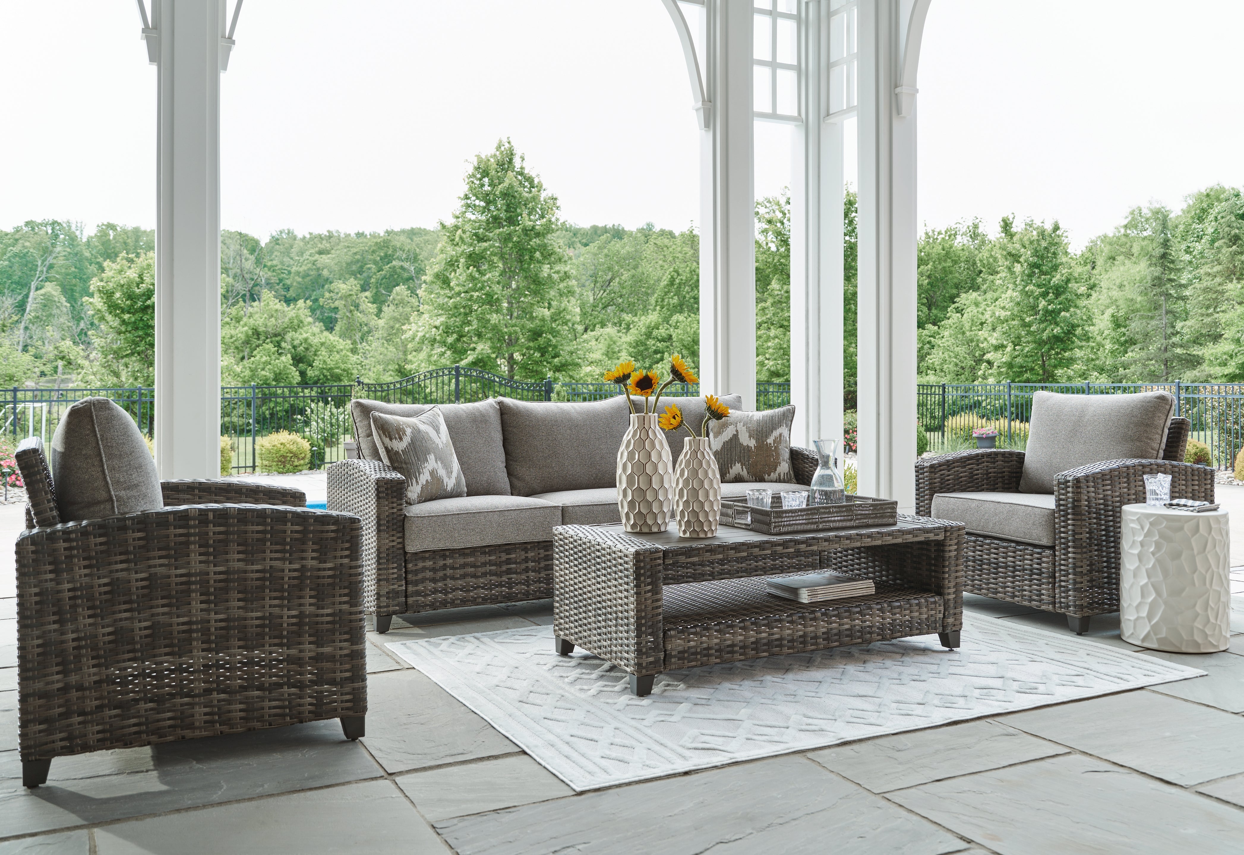 Ashley Furniture 天然大理石オブジェ Tampa Furniture Outlet - Ashley Furniture - Oasis Court Outdoor
