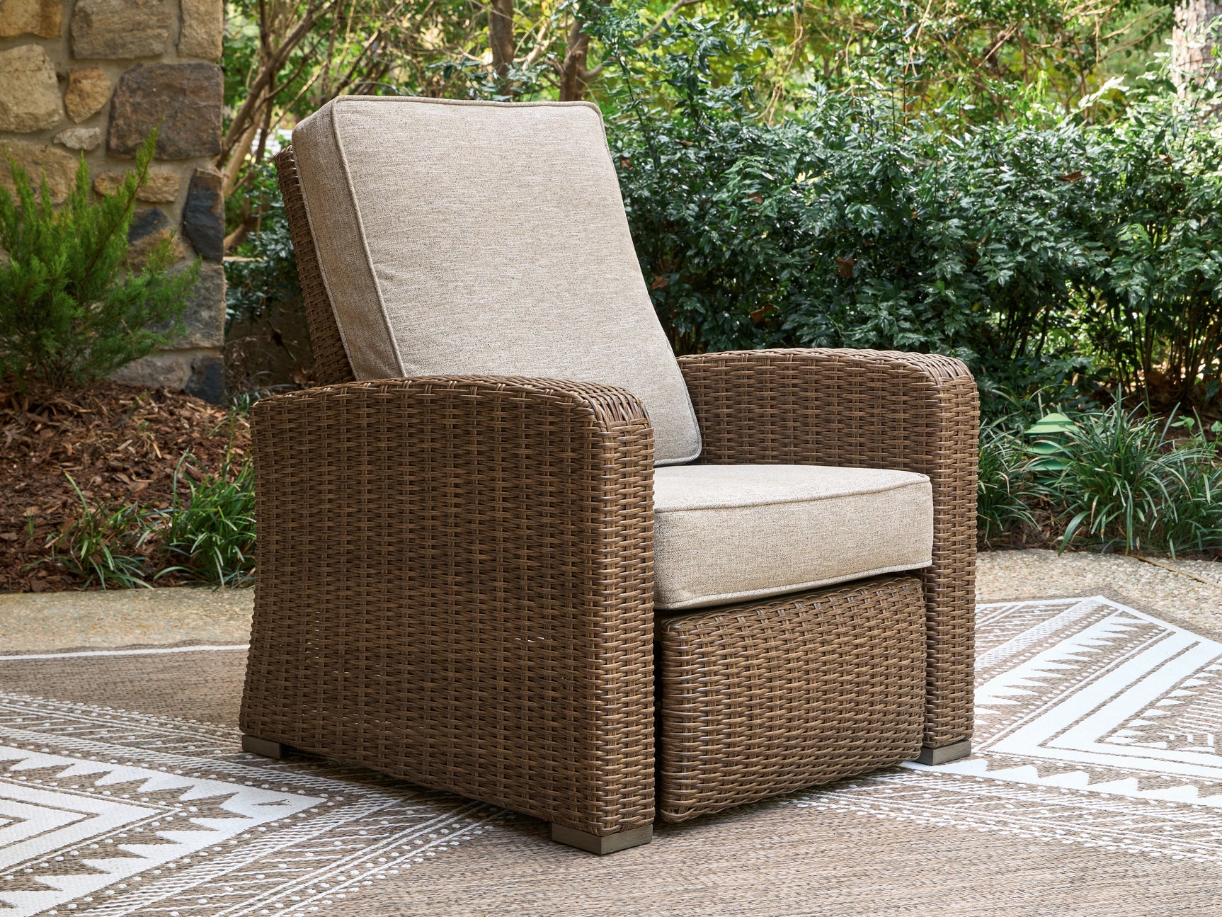 Tampa Furniture Outlet - Ashley Furniture - Laguna Heights Outdoor - Recliner / Beige - PCP790-825