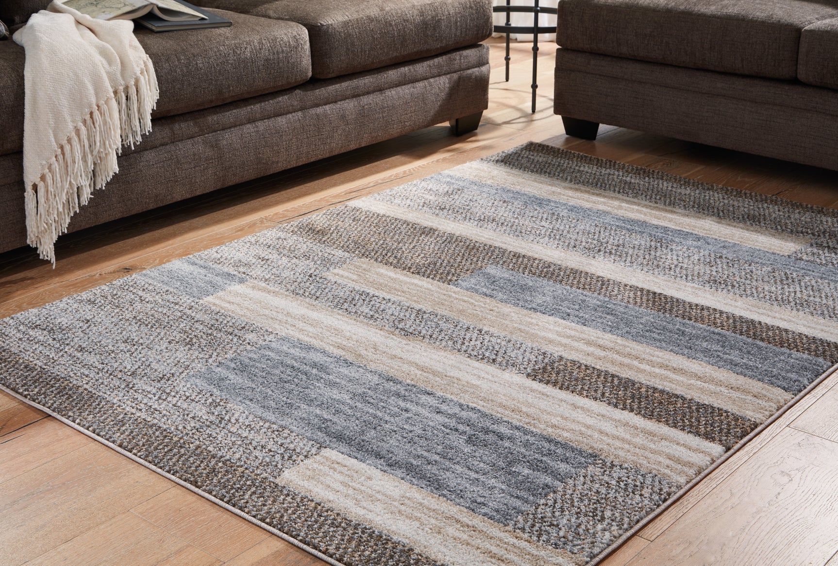 Sethburn Rug - Tampa Furniture Outlet