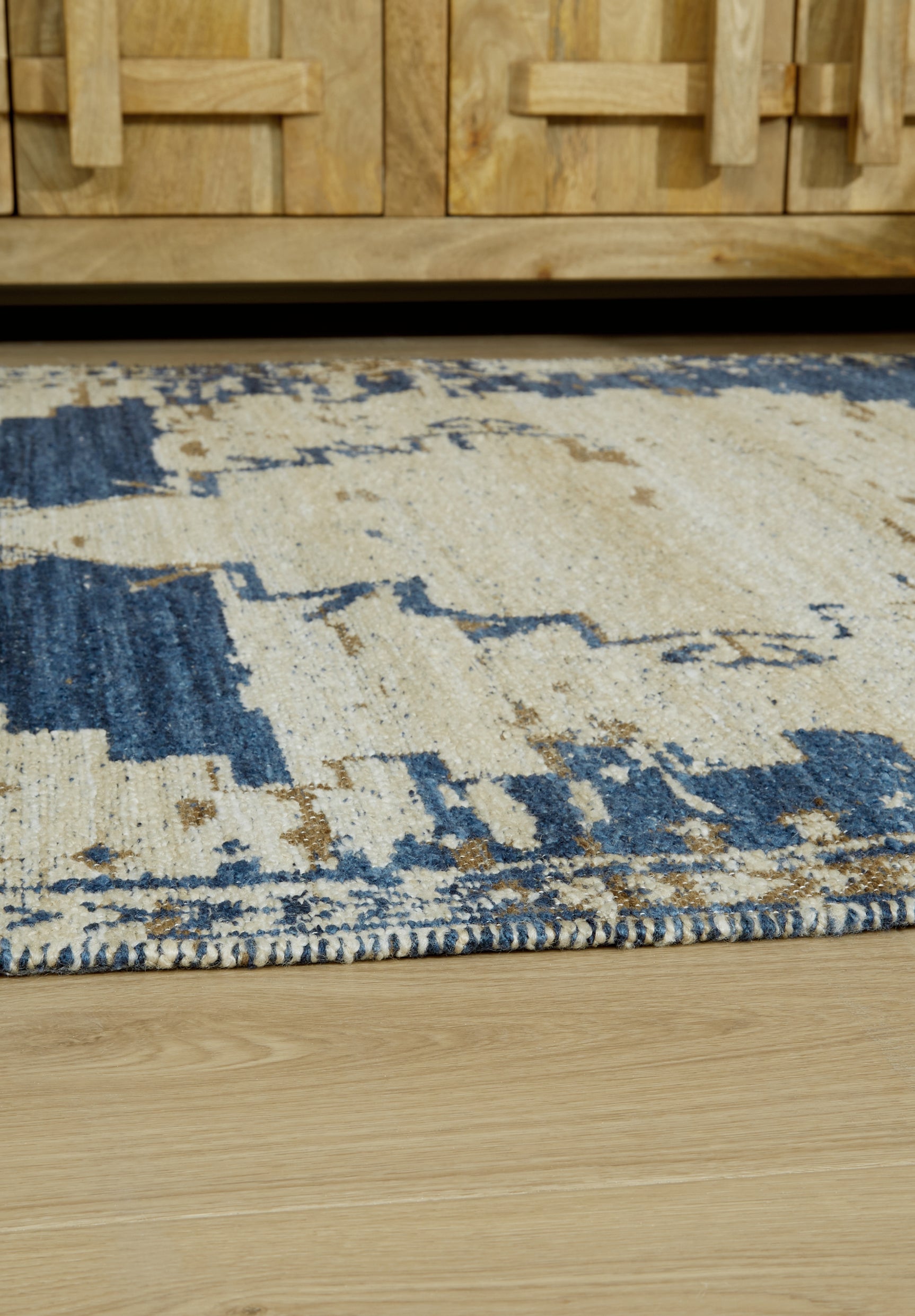 Varnler Rug - Tampa Furniture Outlet