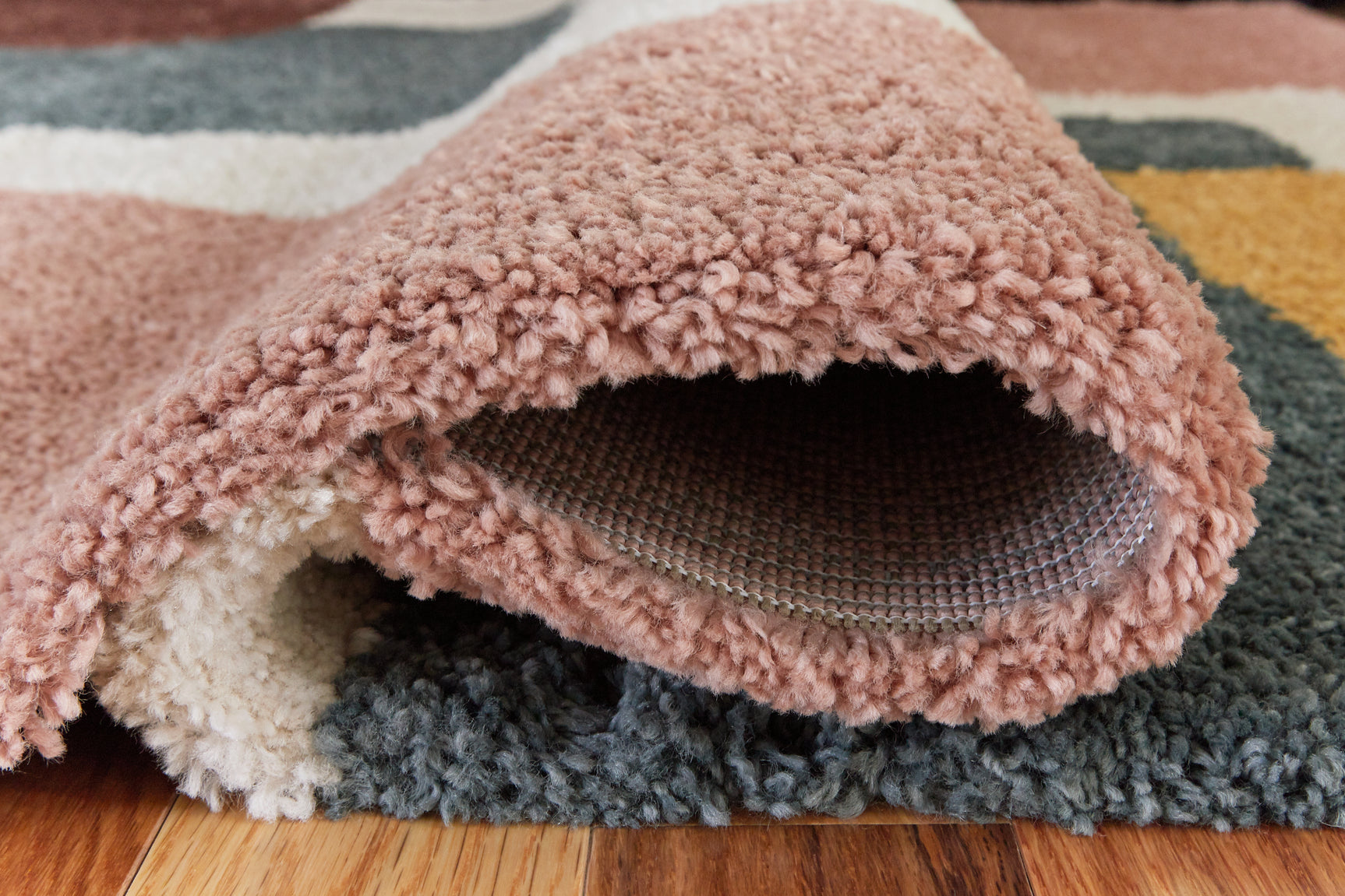 Flynnwick Rug - Tampa Furniture Outlet