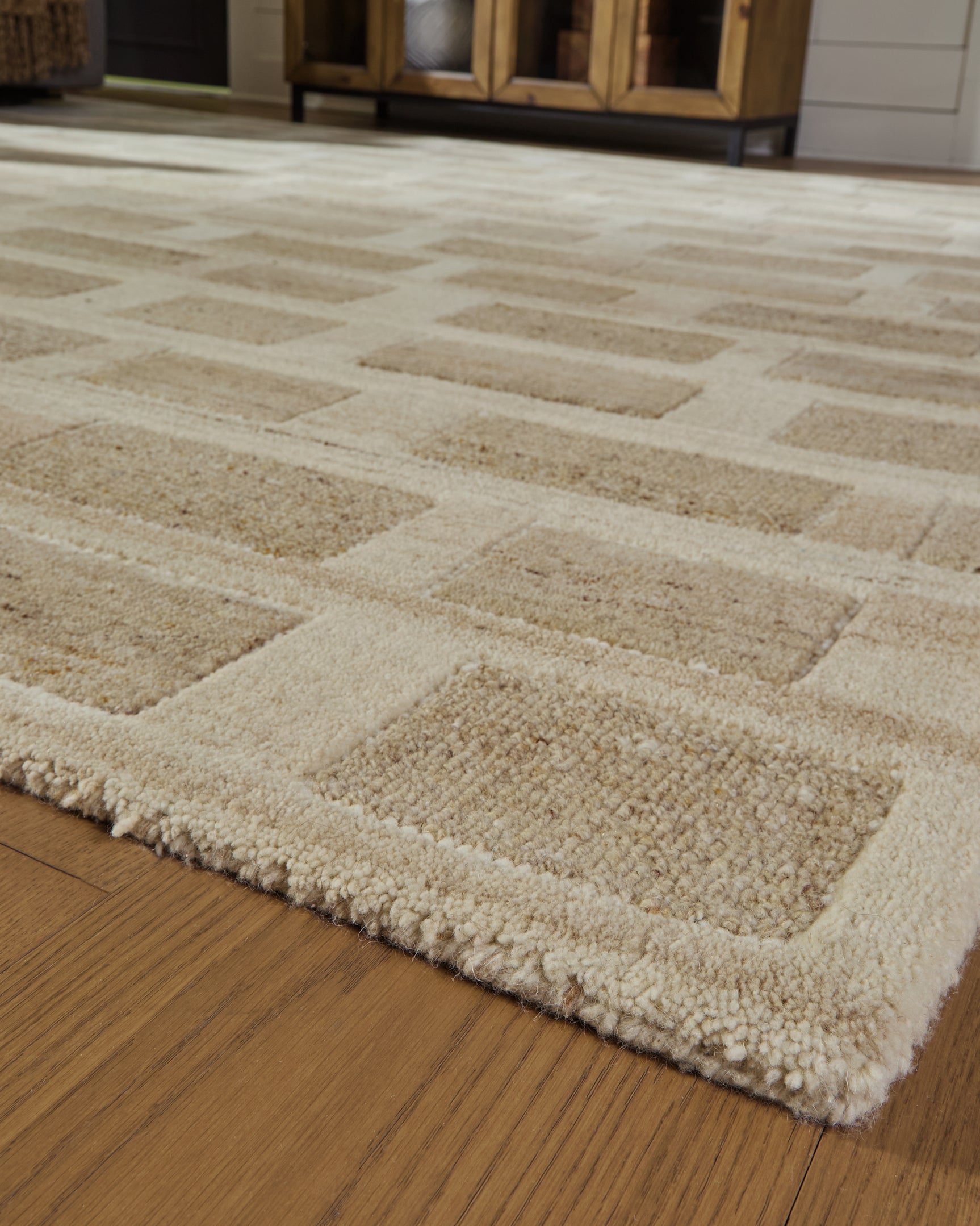 Lisgrove Rug - Tampa Furniture Outlet