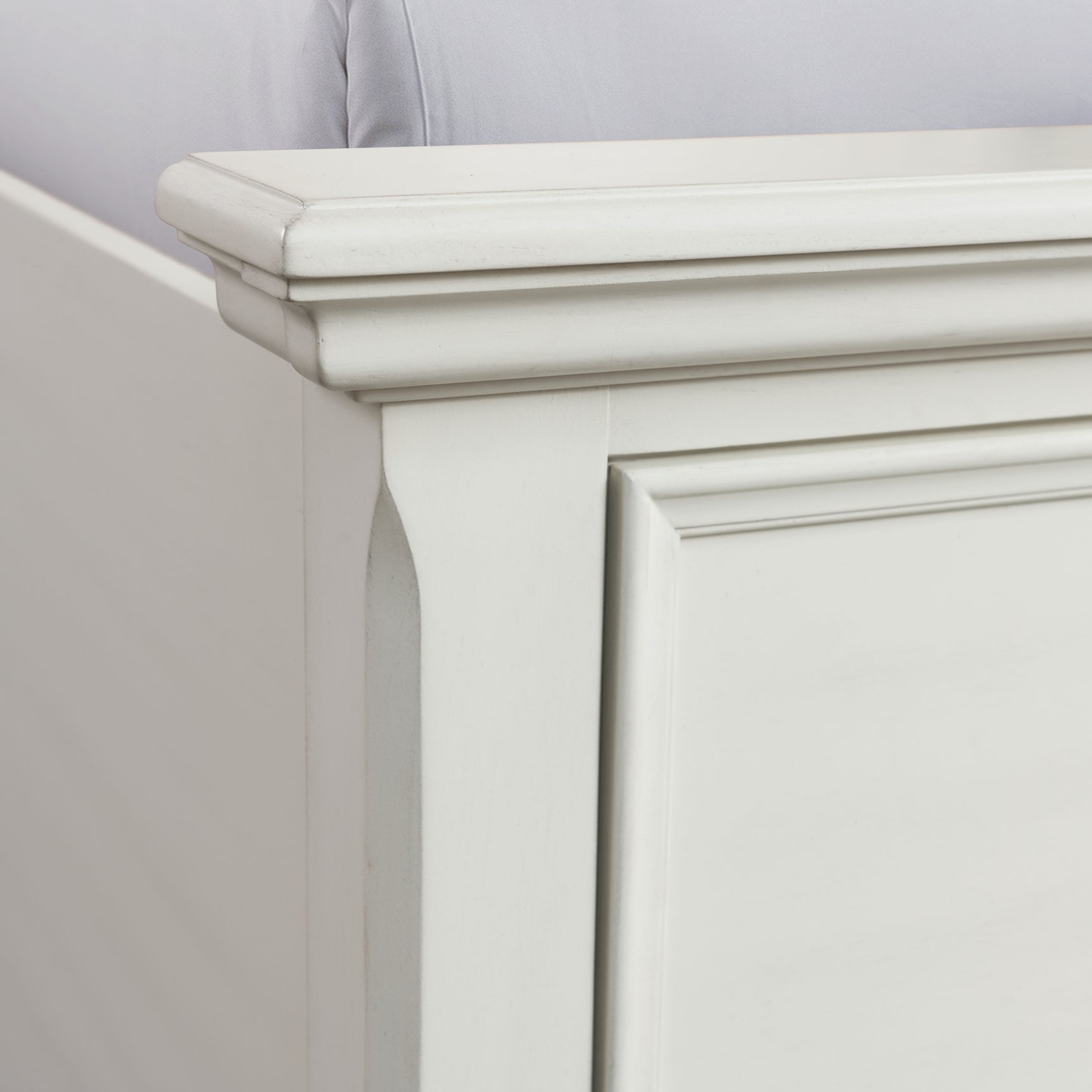 Slater Queen Bed in Antique White - Tampa Furniture Outlet