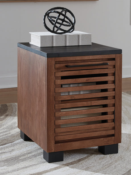 Tampa Furniture Outlet - Ashley Furniture - Kallari Chairside End Table - Chair Side End Table / Warm Brown/Black - T737-7