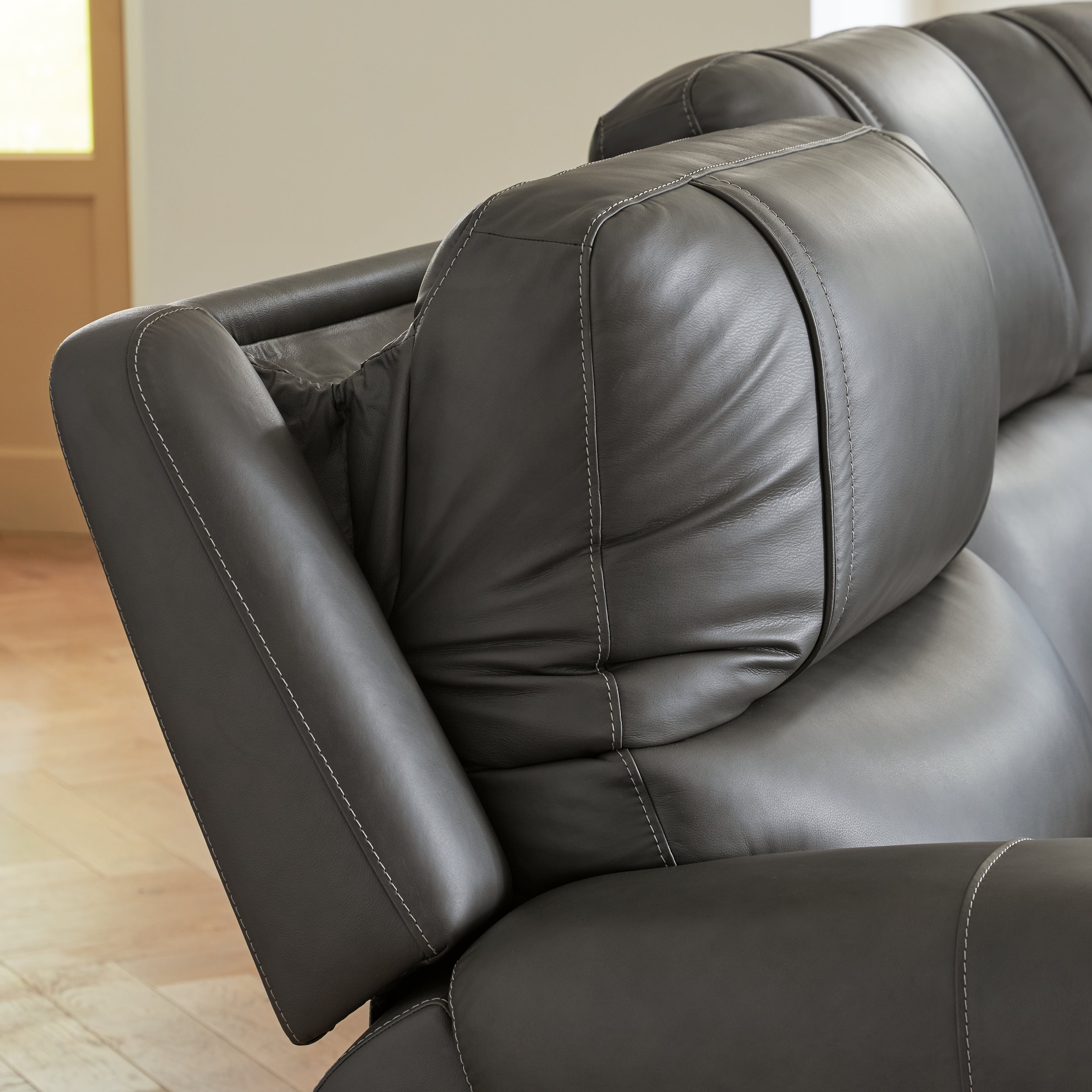 Tampa Furniture Outlet - Ashley Furniture - 5Z - Pittson Sectional